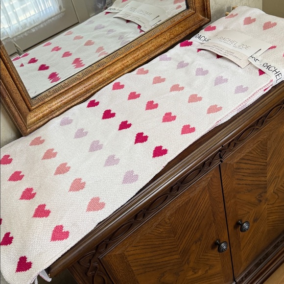 Rachel Zoe White Throw with Pink and Red Heart Pattern. Oversized 50” x 70”. - Picture 11 of 14